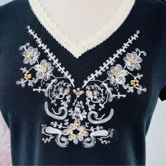 Covington Black Top Crochet Embroidery NWT Size Medium - Picture 2 of 7